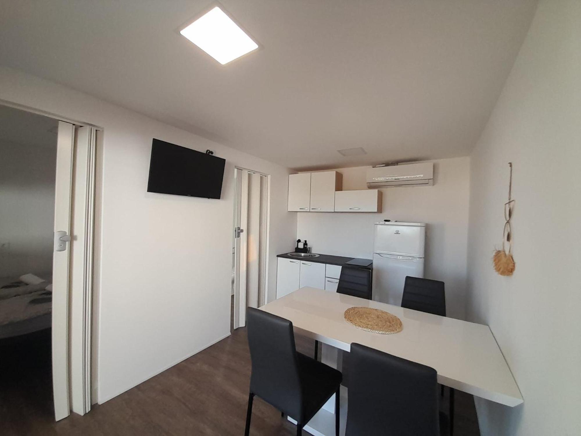 Tiny House Lily With Jacuzzi Apartment Sveti Filip i Jakov Exterior photo